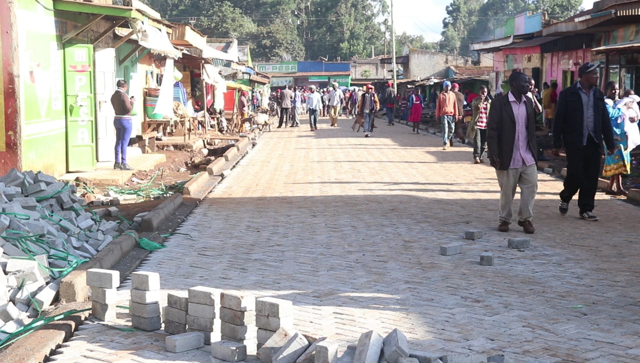 LAARE CABRO PAVEMENT ON COURSE